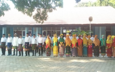 Civitas Akademik SMK Wonokromo Surabaya Melaksanakan Upacara Peringatan Hari Sumpah Pemuda