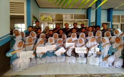 DUKCAPIL Kabupaten Jakarta Pusat MEMFASILITASI LAYANAN PEREKAMAN E-KTP DI SMK Wonokromo Surabaya